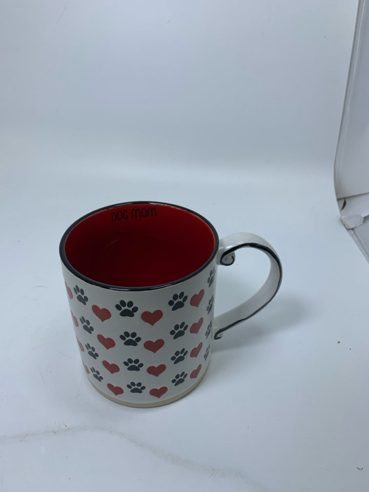 HEARTS & PAW PRINTS DIG MOM MUG.