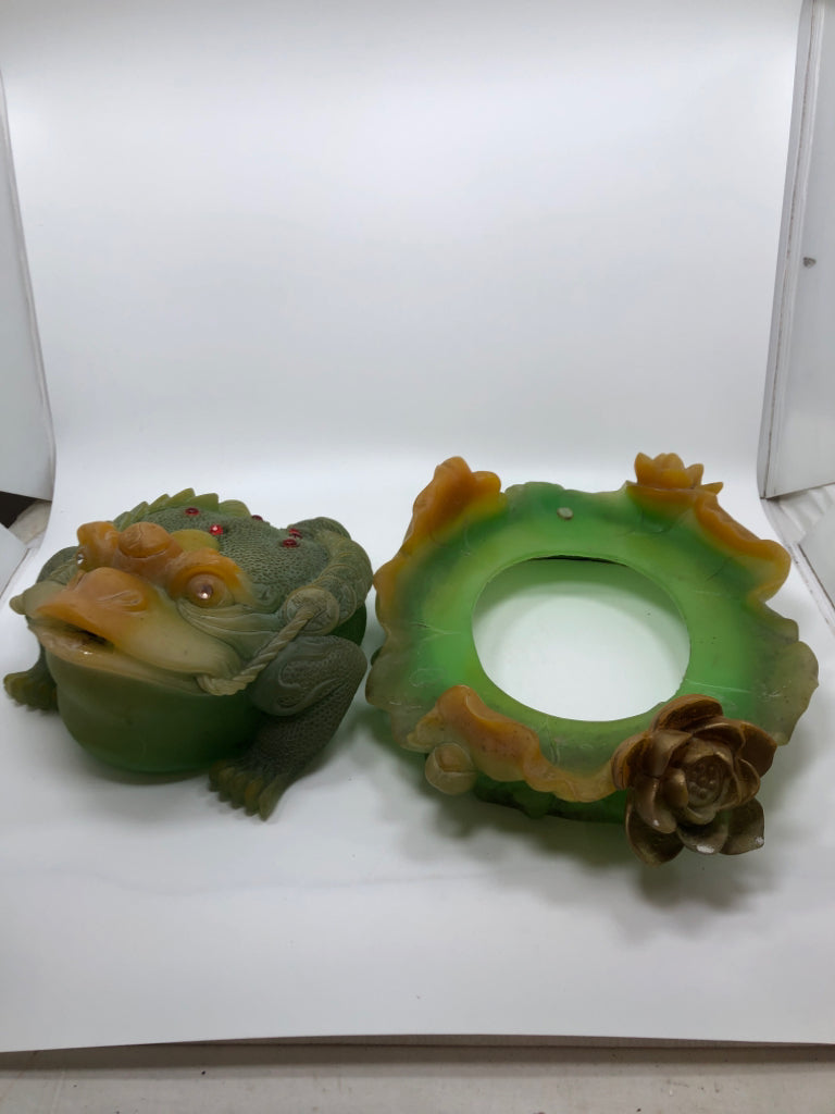 2PC RESIN MONEY FROG GARDEN DECOR.
