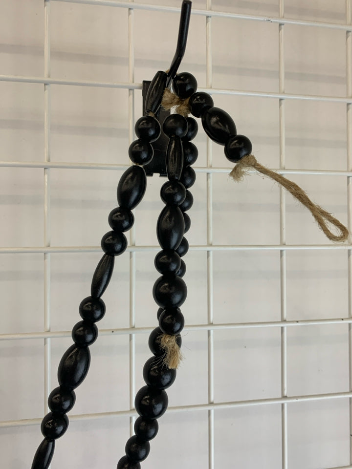 BLACK WOODEN BEADED GARLAND.