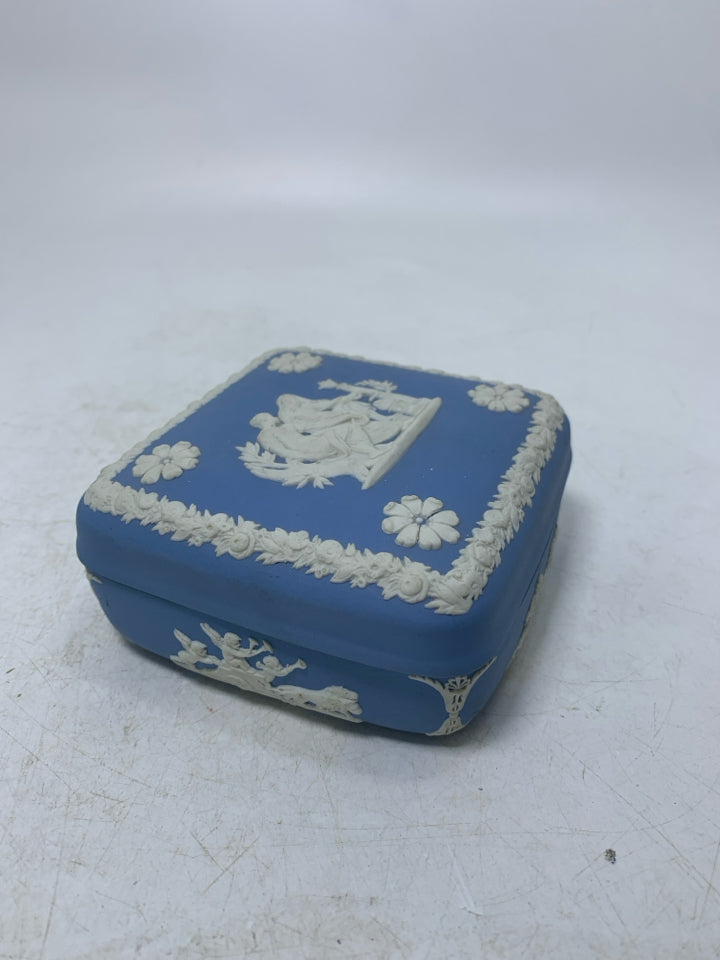 VTG SQUARE BLUE JASPERWARE COVERED TRINKET BOX.