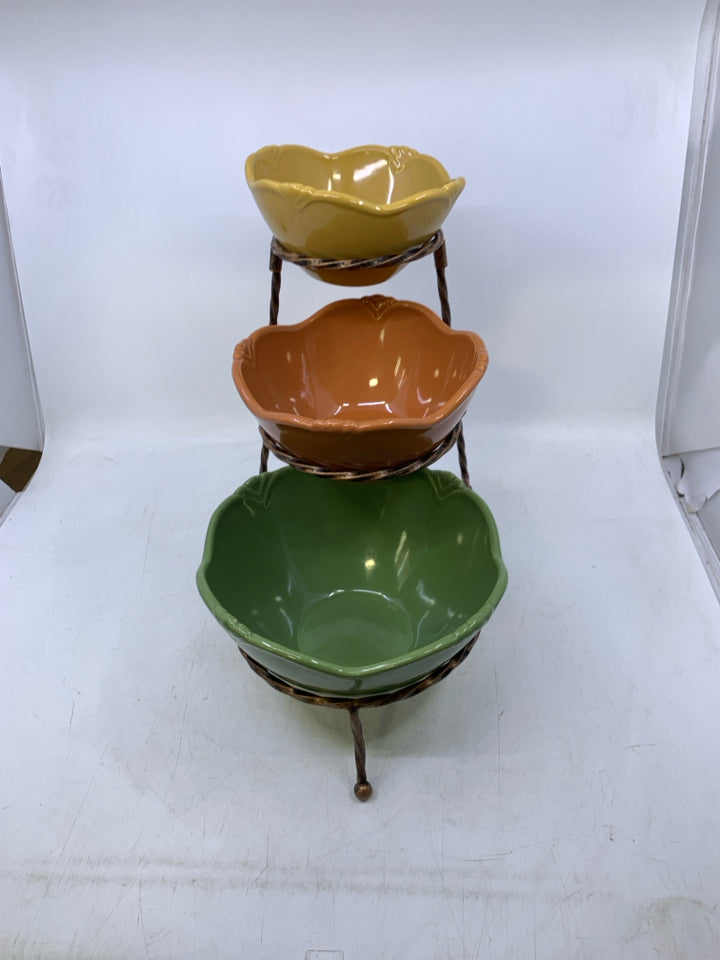 3 NESTING SERVING BOWLS + STAND
