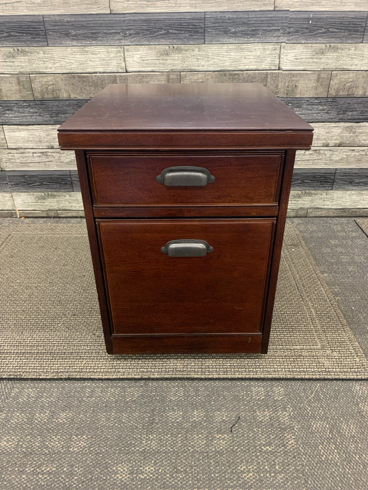 ROLLING DARK WOOD SIDE TABLE.