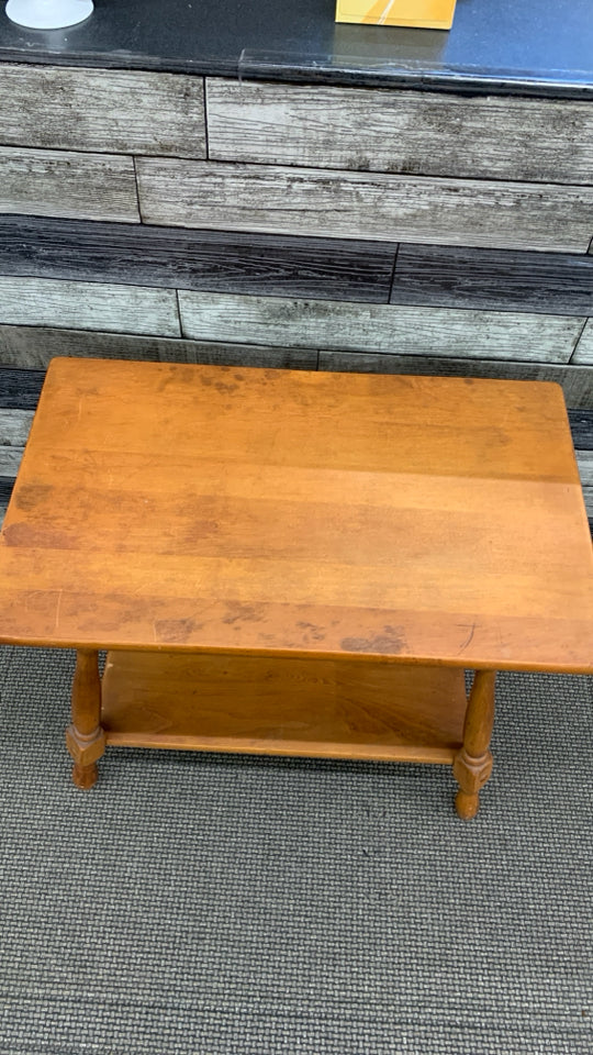 VTG WOOD SIDE TABLE W/SPINDLE LEGS AND SHELF *MINOR WEAR.