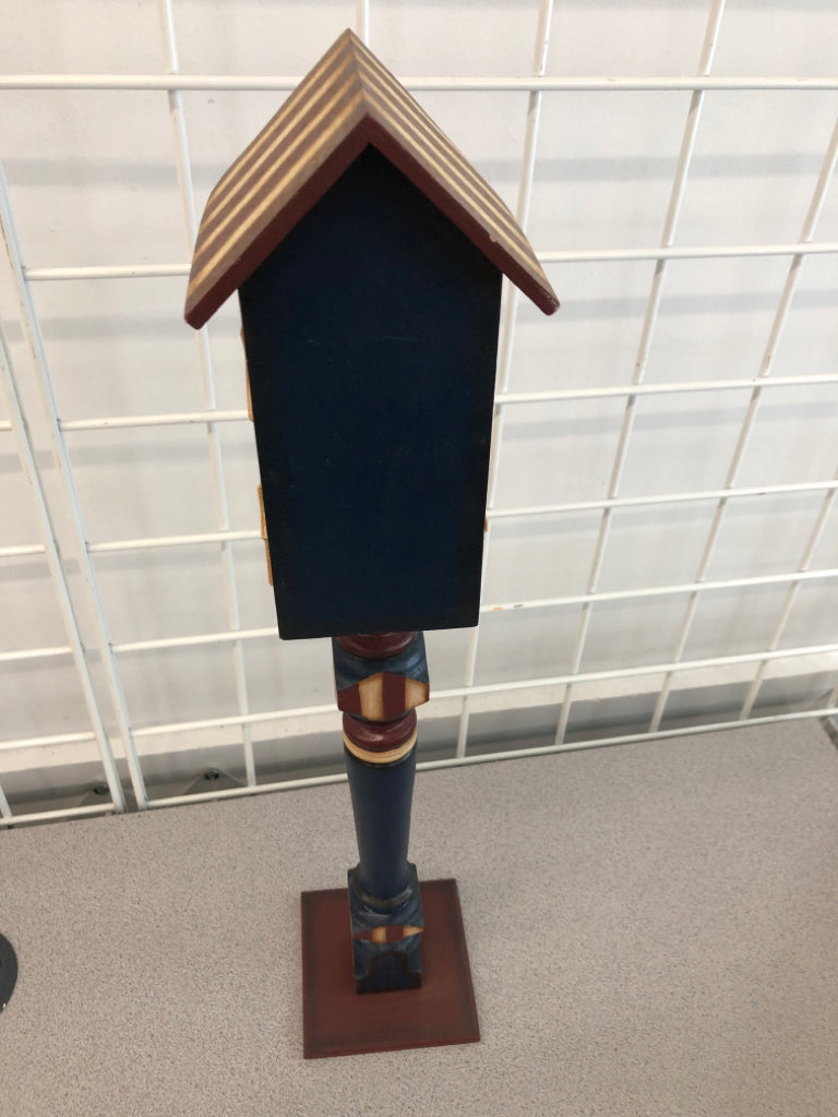 AMERICANA WOOD BIRDHOUSE DECOR.