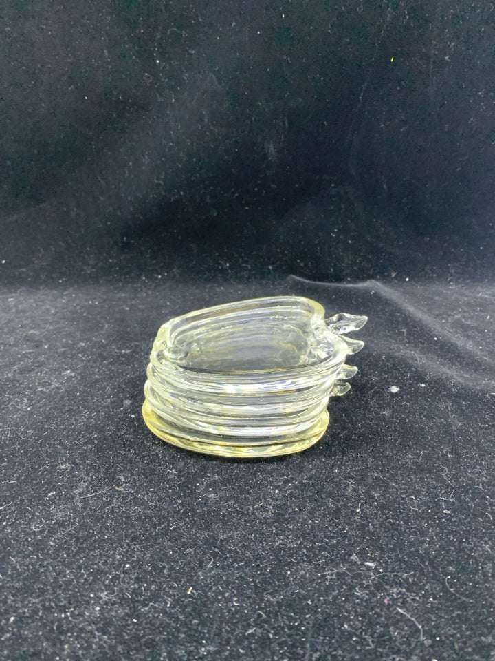 4 MINI CLEAR GLASS APPLE PLATES.