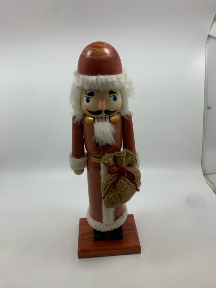 SANTA NUTCRACKER PIER 1.