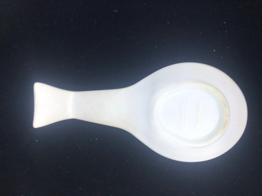 WHITE PLASTIC SPOON REST APPLES.