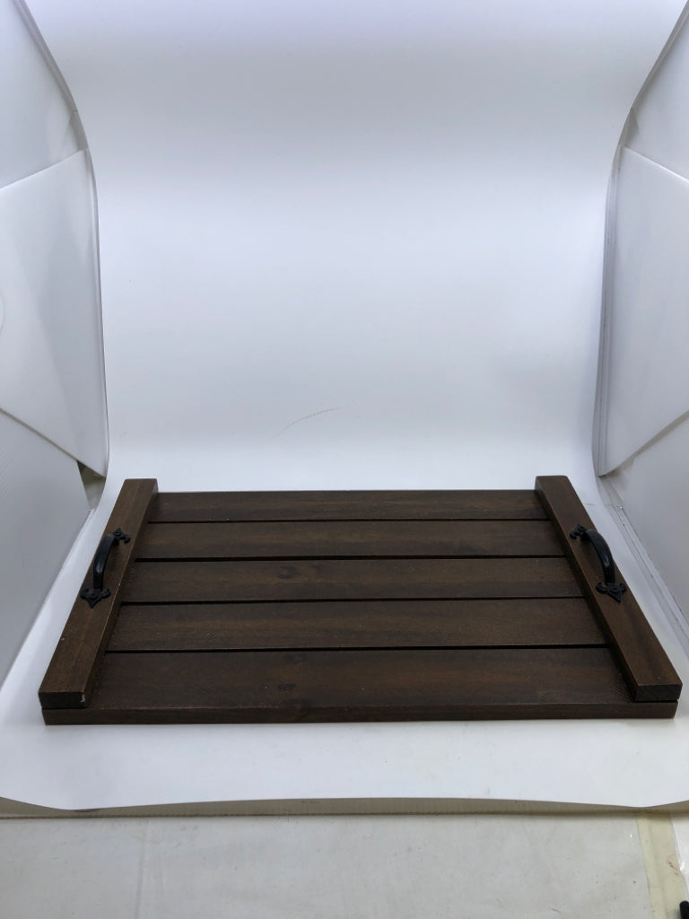 DARK WOOD SLATS TRAY W/ BLACK METAL HANDLES.