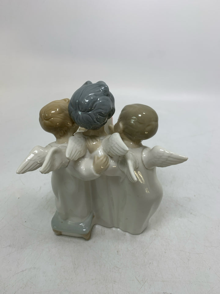 GROUP OF ANGELS SIGNING CHOIR LLADRO #4542.