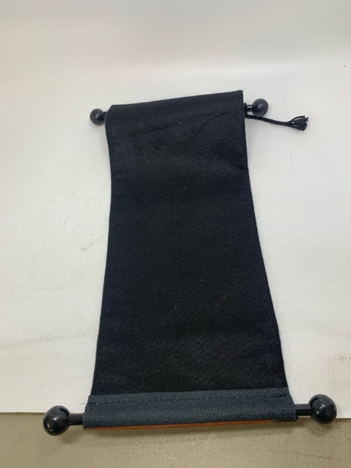 HANGING WELCOME BLACK CAT ON STACKED JACKO LANTERNS FABRIC SIGN.
