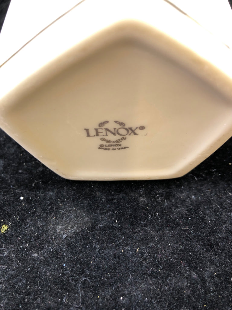 LENOX CREAM COLORED VASE W/GOLD RIM.