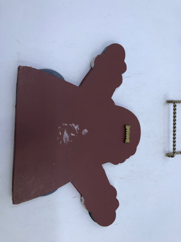 OPEN ARMS SANTA WALL HANGING.