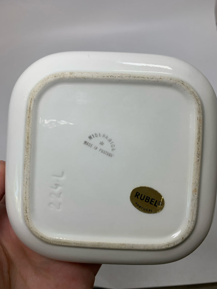 RUBEL SQUARE FLORAL TRINKET BOX.