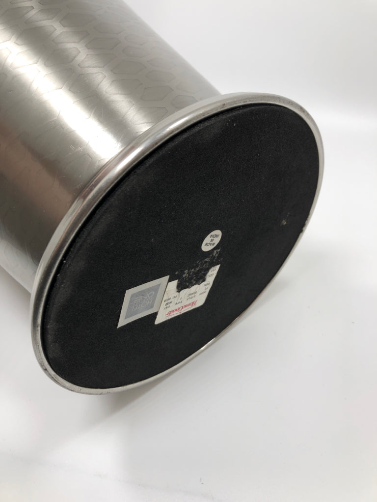 DIAMOND PATTERN METAL TRASH CAN.