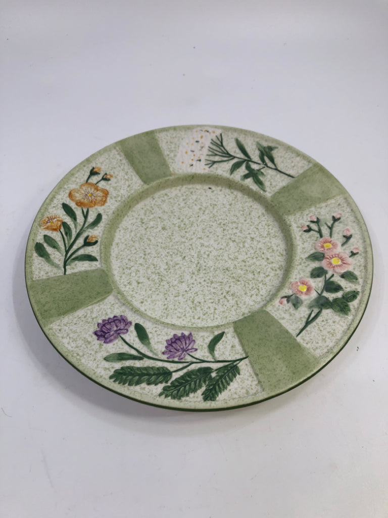 GREEN W/FLOWERS CANDLE PLATE.