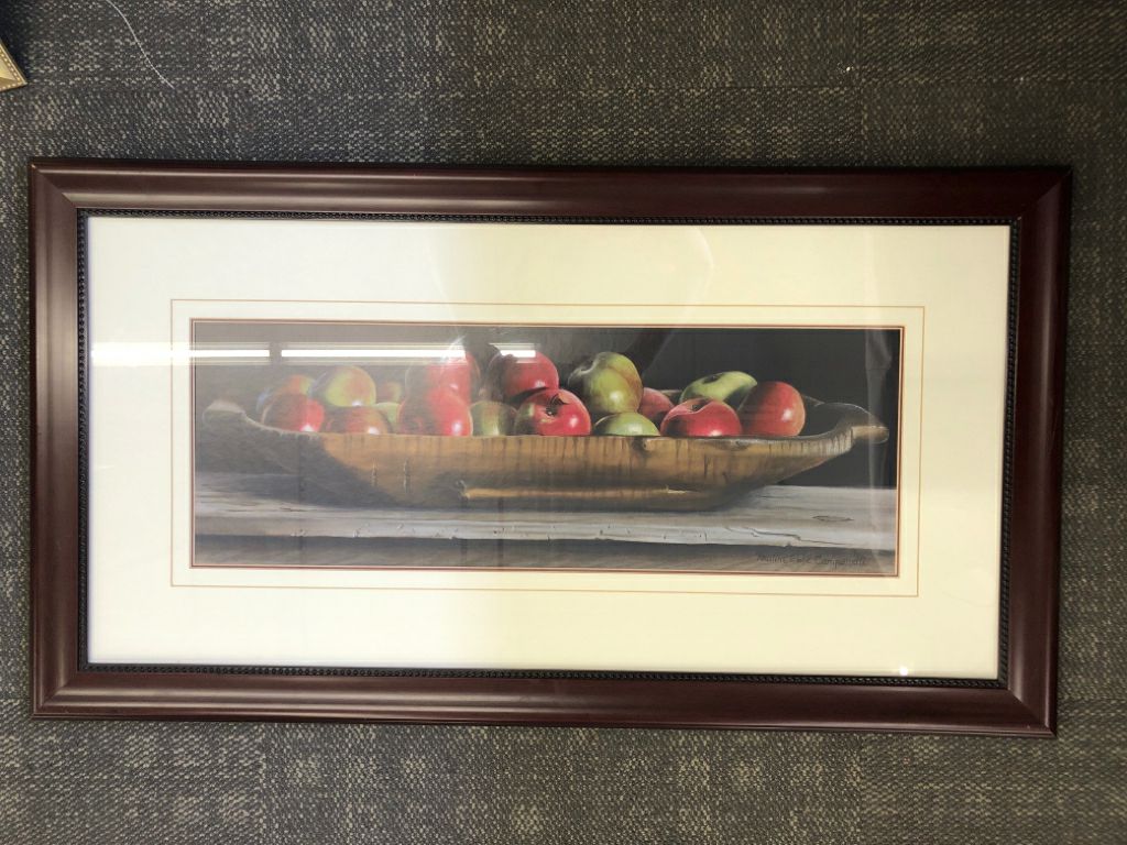 APPLE BOWL IN HEAVY WOOD FRAME.