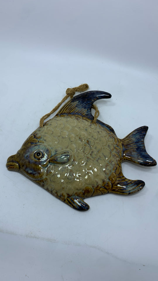 SM GLAZED FISH WALL-HANGING.