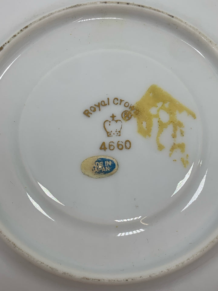 VTG WHITE FLORAL CUP/SAUCER.