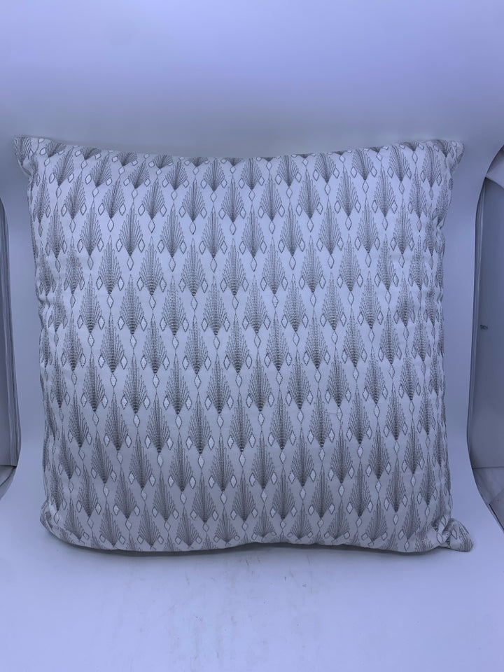 WHITE AND SILVER PATTERN PILLOW.