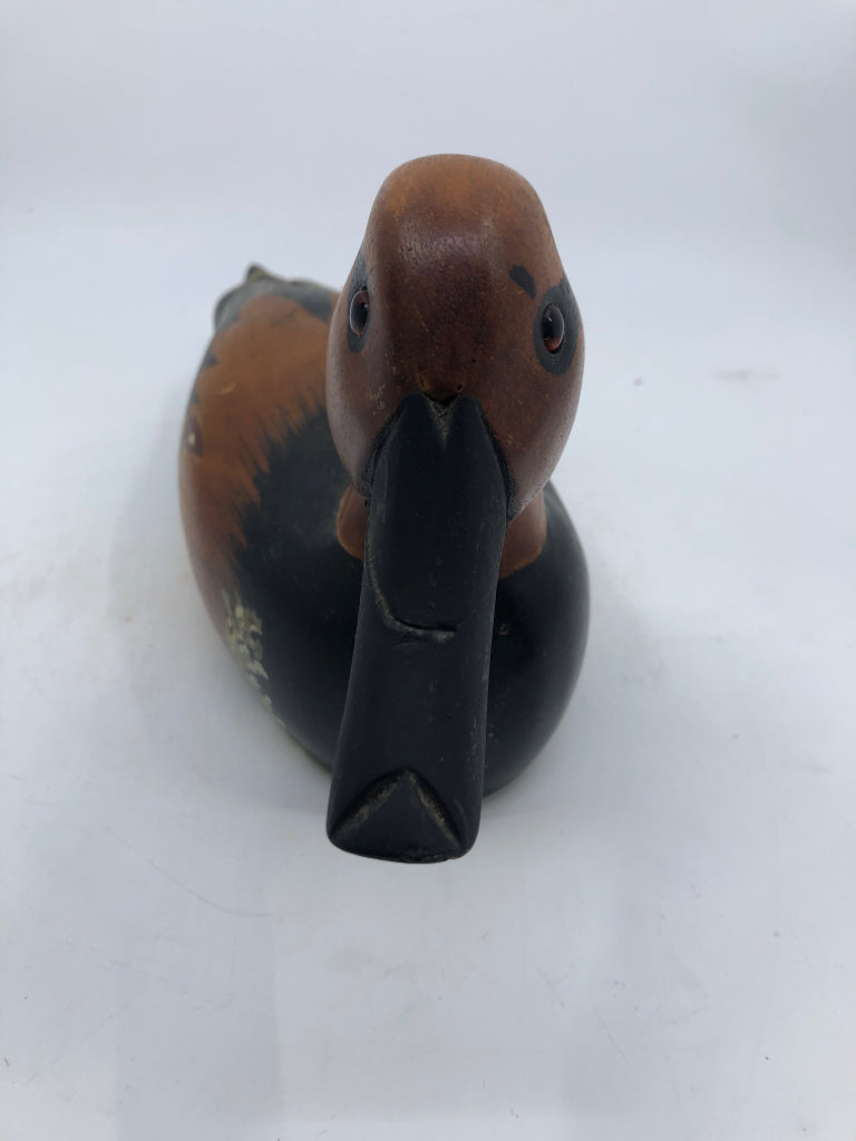 WOOD CARVED DUCK W/ PAINTED DETAILS.
