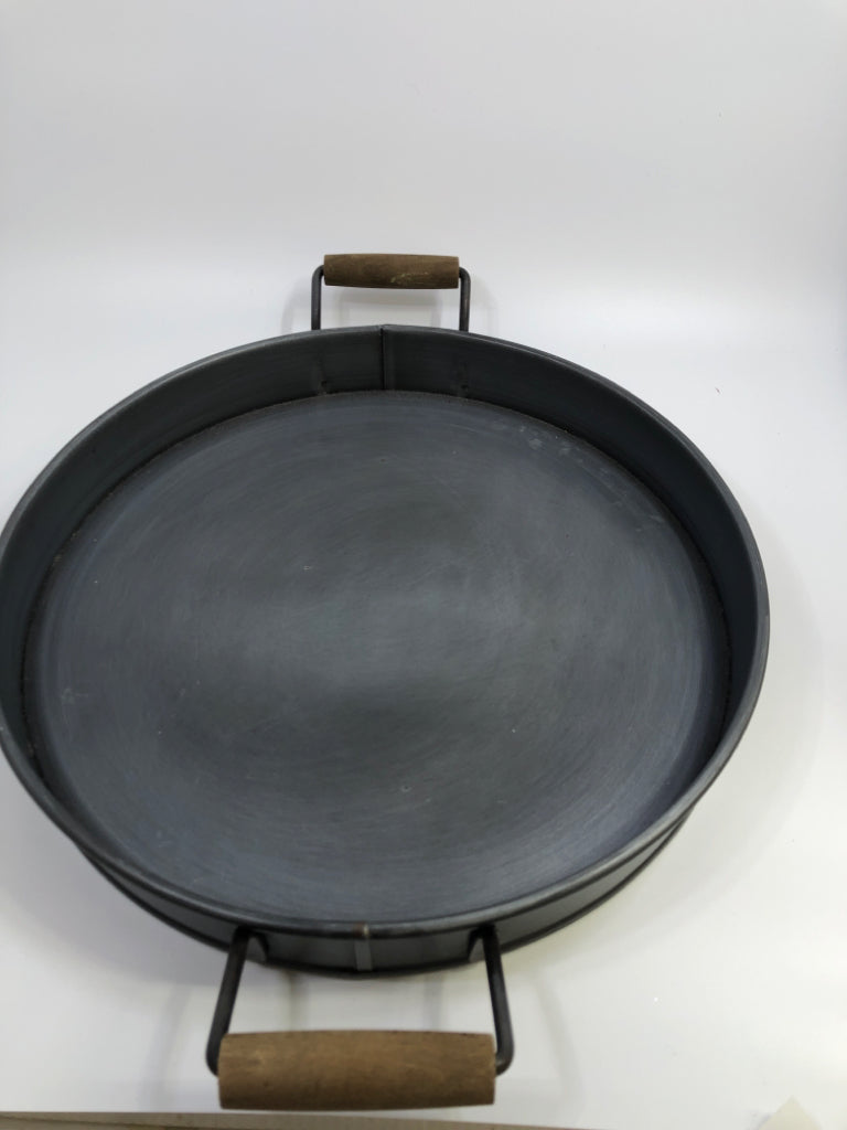 LARGE GRAY METAL TRAY W/HANDLES.