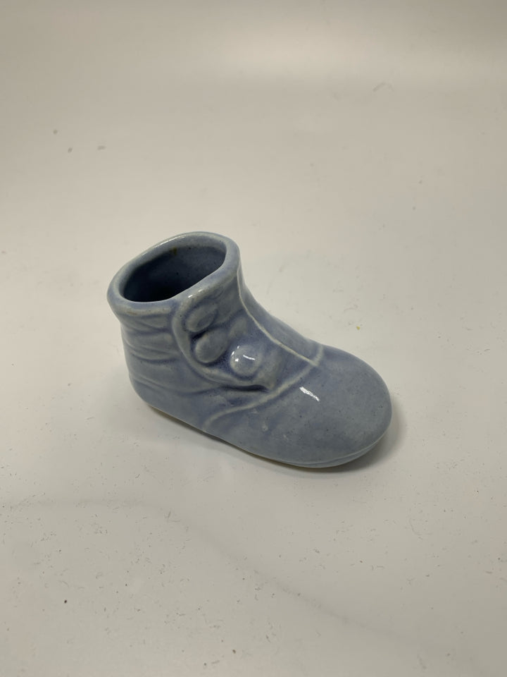 VTG POTTERY LIGHT BLUE SMALL BUTTON BABY SHOE.