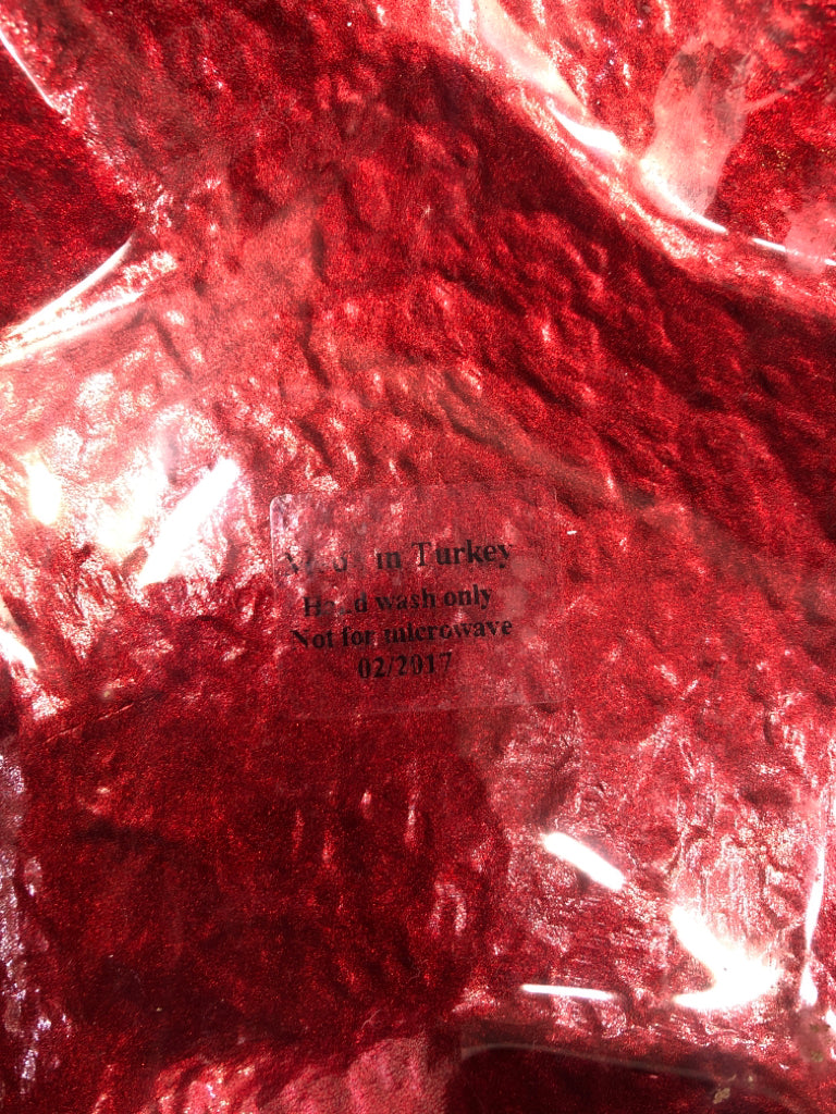 2 GLASS STAR SHAPED NESTING BOWLS SILVER/RED.