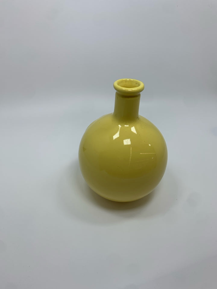 PINK FLOWER PAINTED YELLOW CERAMIC BUD VASE.