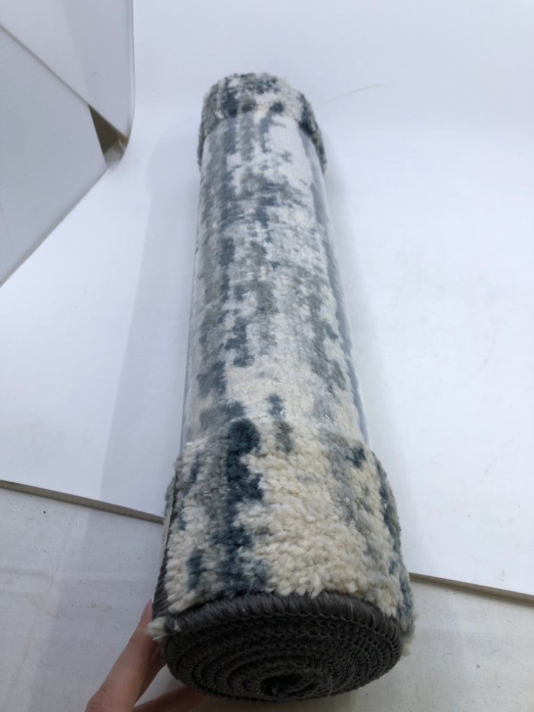 NIP BLUE & WHITE ACCENT RUNNER BROYHILL.