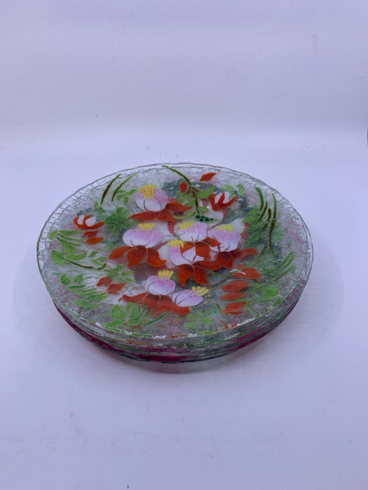 6 ASSORTED FUSED GLASS FLORAL DINNER PLATES.