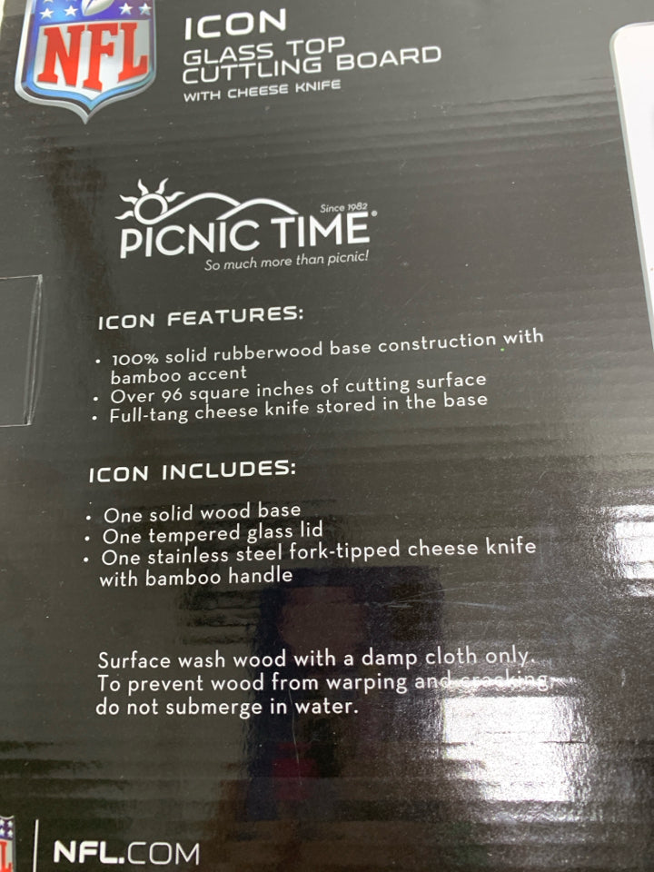 NIB GLASS TOP CUTTING BOARD W/ CHEESE KNIFE.