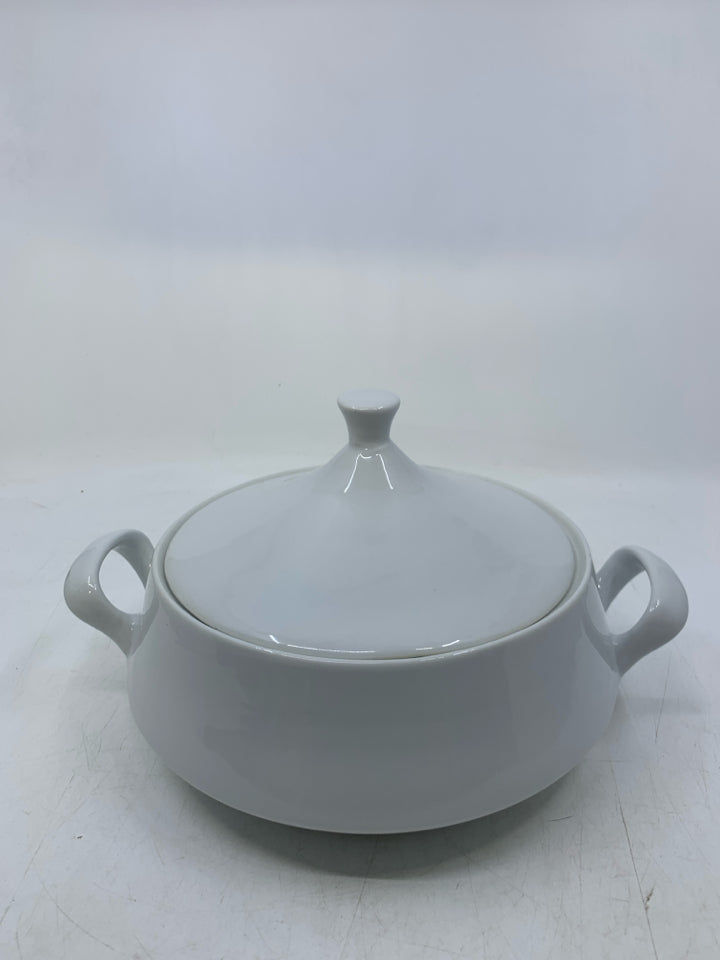 SERVING BOWL W/ HANDLES & LID.