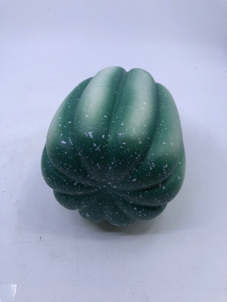TEAL FOAM PUMPIN DECOR.