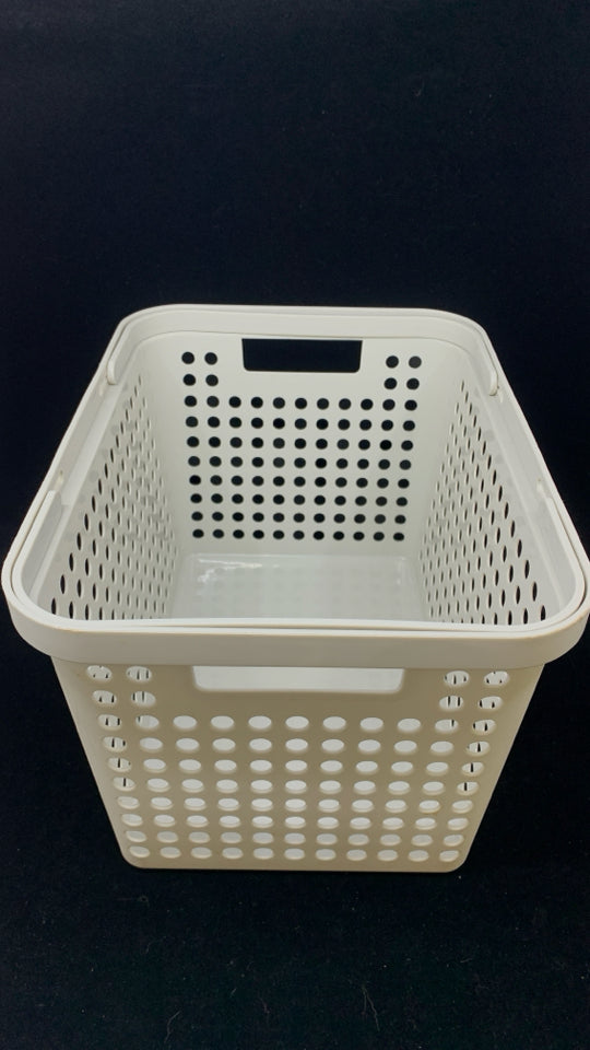 GREY PLASTIC STORAGE BIN W/HANDLES.