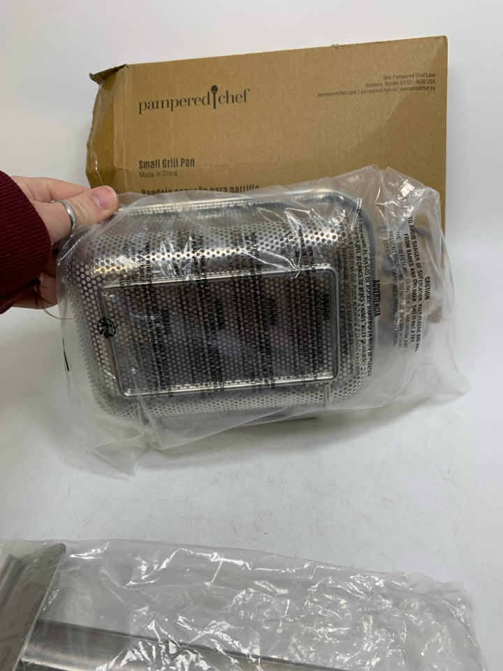 IN SMALL GRILL PAN W/ REMOVABLE HANDLE.