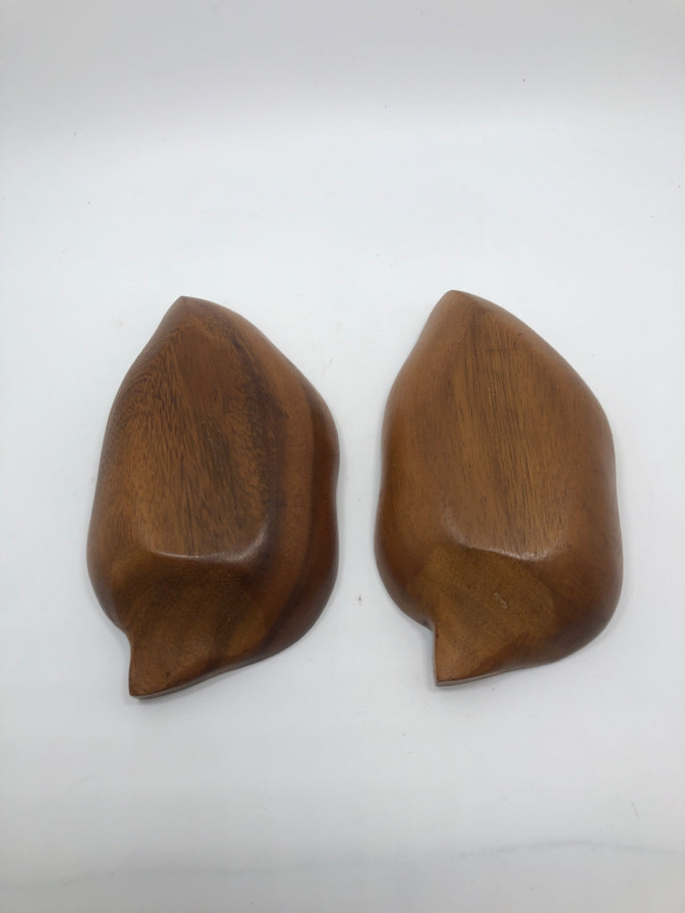 2 LEAF SHAPED WOOD BOWLS.