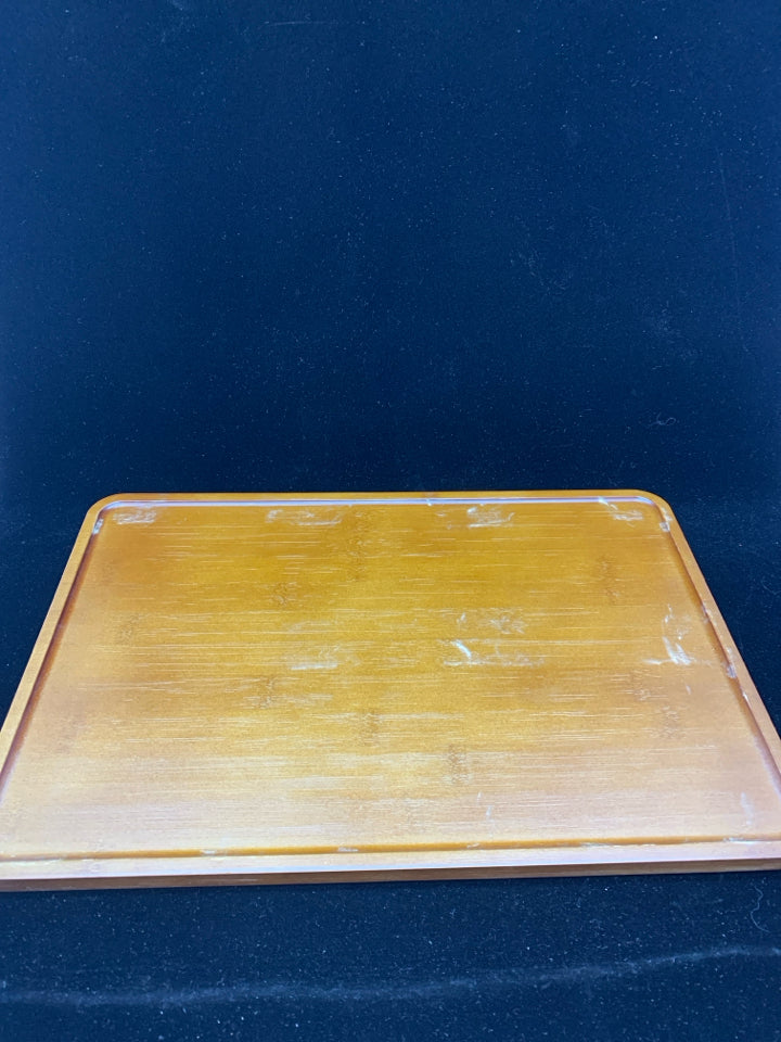 6PC WHITE APPETIZER SET W/BAMBOO TRAY IN BOX.