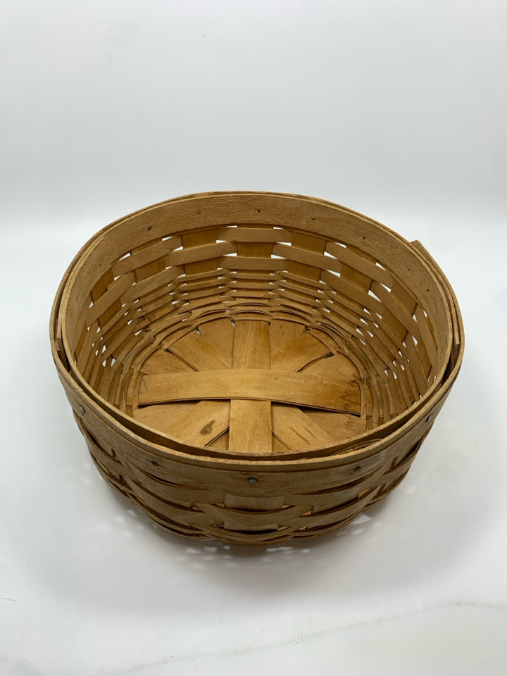 LONGABERGER ROUND WOVEN BASKET.
