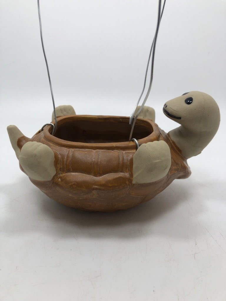 TURTLE PLANTER W/WIRE HANGER.