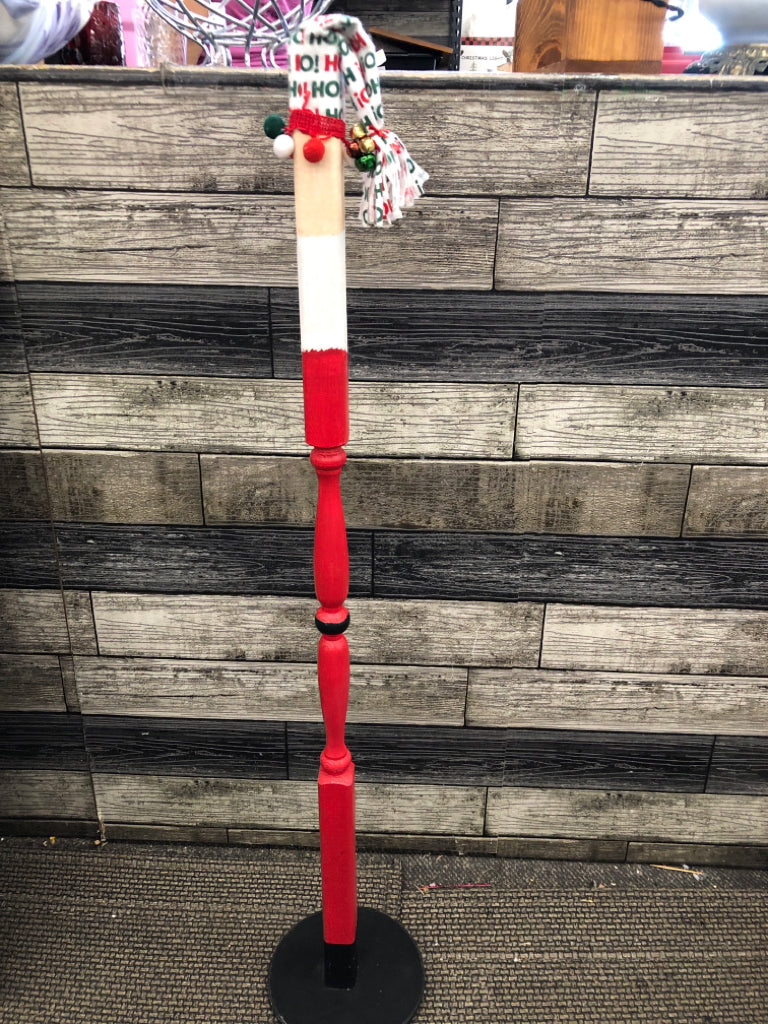 SANTA POST DECOR.