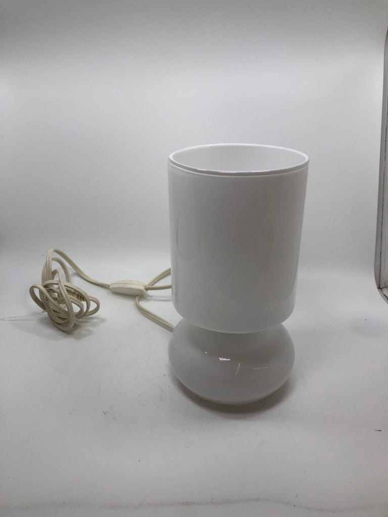 MILKY WHITE LAMP W WHITE SHADE.