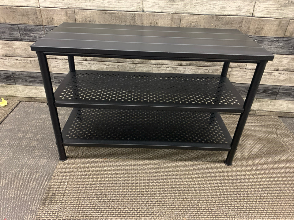 BLACK METAL BENCH W/2 SHELVES UNDERNEATH.