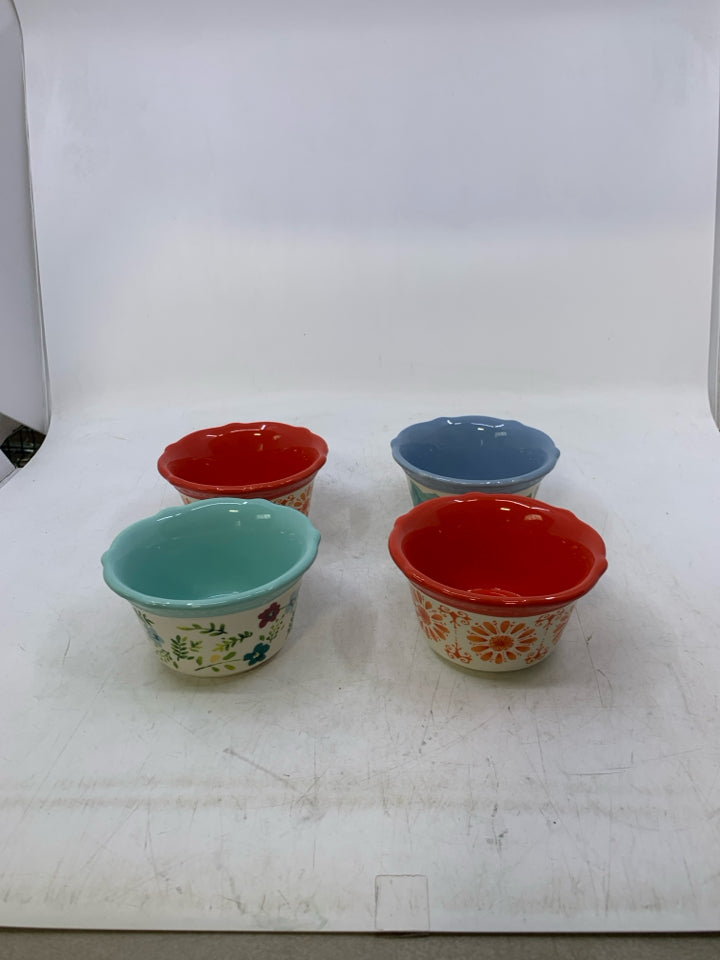 4 ASSORTED FLORAL SPICE BOWLS.