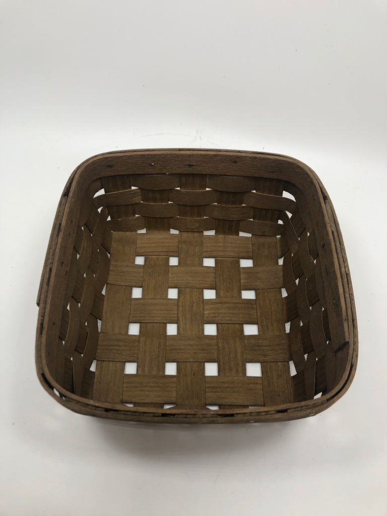 LIGHT BROWN WOVEN BASKET.
