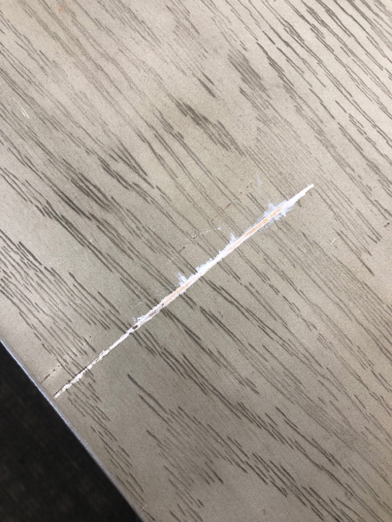 GRAY 3 DRAWER DRESSER *SCRATCHED.