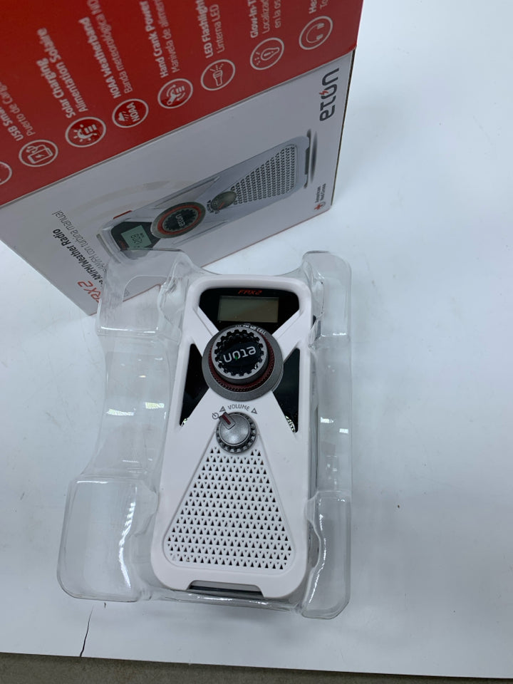 NIB HAND TURNBINE AM/FM WEATHER RADIO.