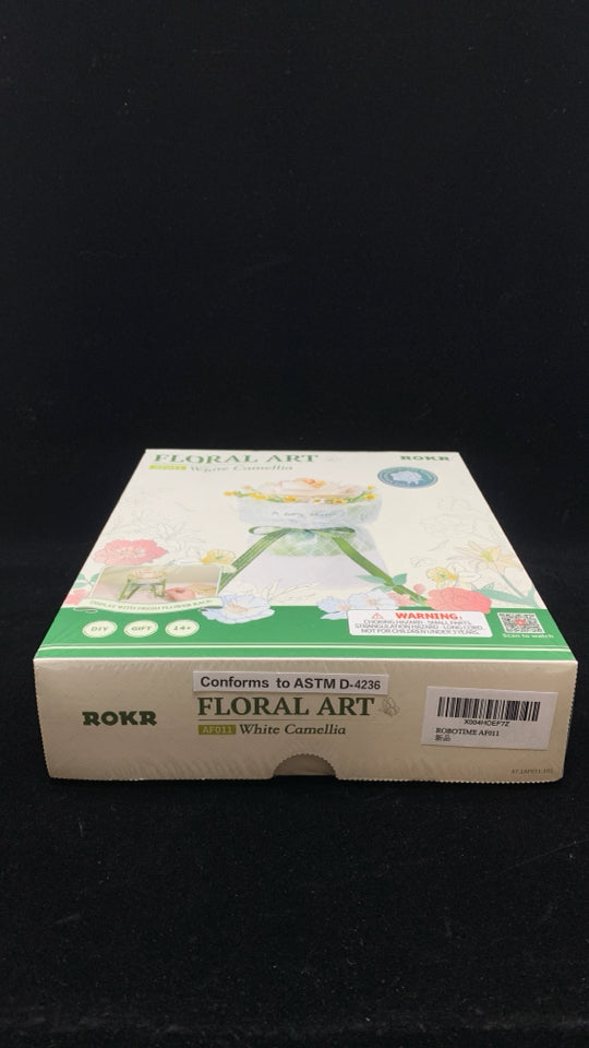 NIB WHITE CAMELIA FLORAL ART.