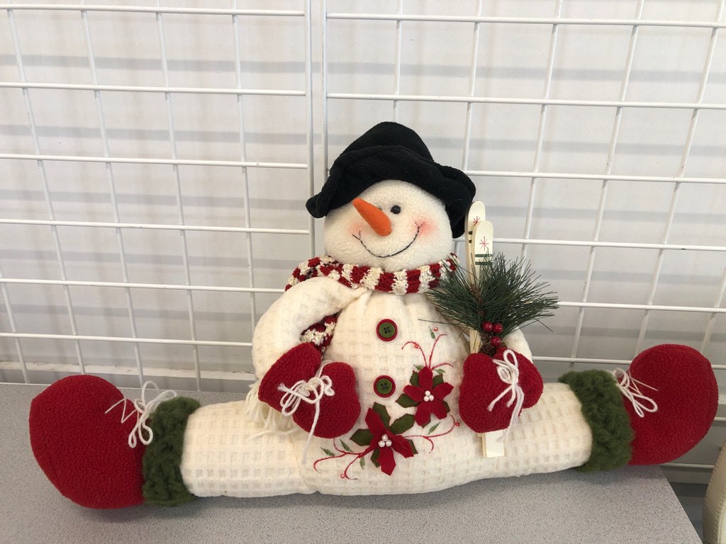 SNOWMAN DOING SPLIT W/ SKIS.