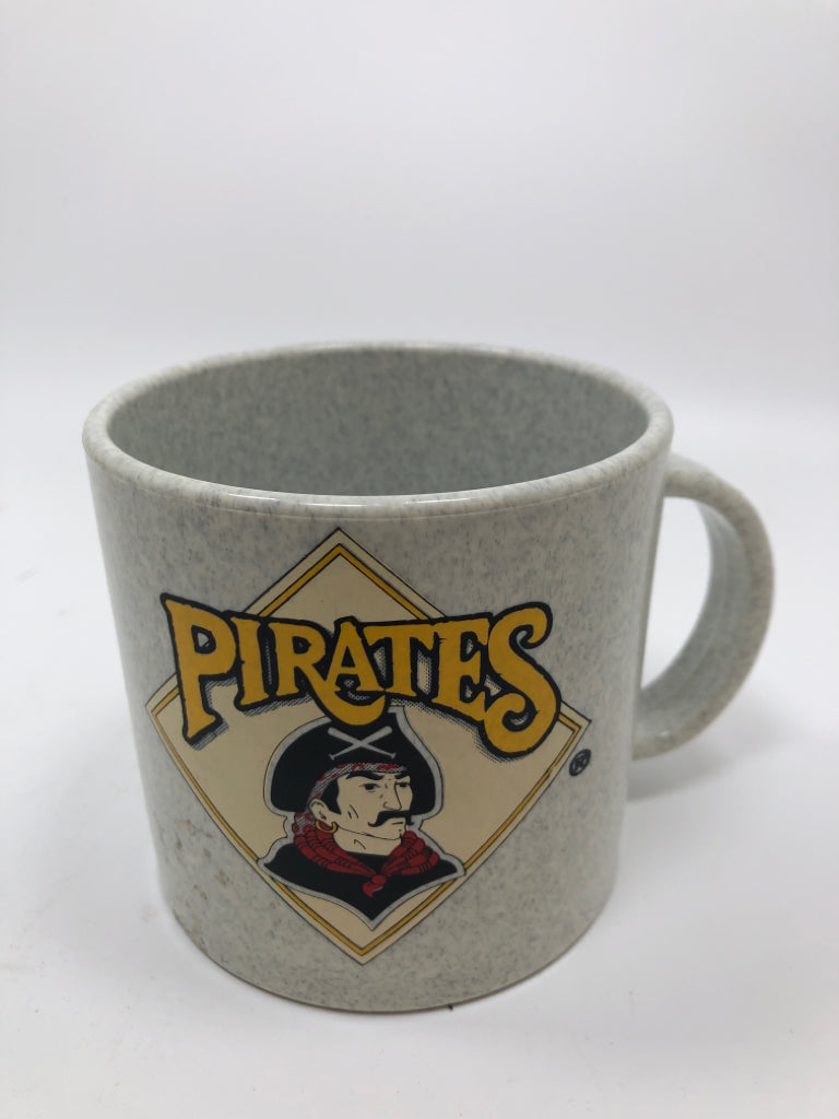 PLASTIC MLB PIRATES MUG.