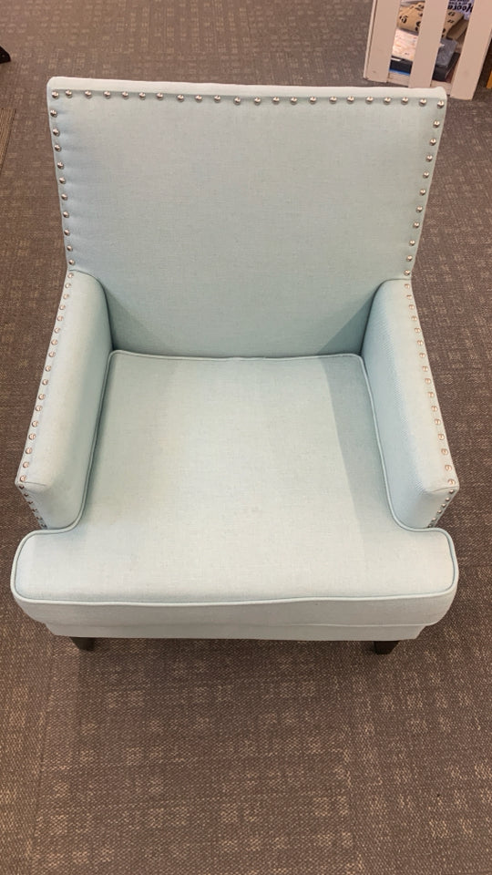 UPHOLSTERED BLUE ACCENT CHAIR.